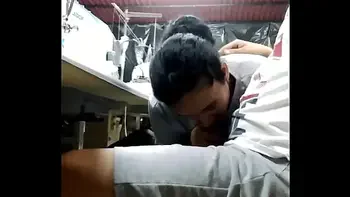 Que miedo me da poner a chupar a mi compañera de trabajo. Mira el video completo y deja tu comentario.