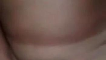 Волосатая девушка Ассам мастурбирует с игрушками