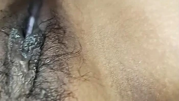 Mi esposa india con pussy peluda follada por primera vez