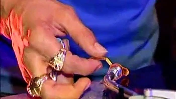 Rubia amateur con culo grande folla y se masturba