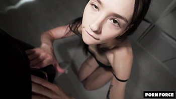 Schlankes Teen 18 ficken mit großem Schwanz