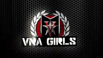 Busty blonde milf Maggie Green masturbates outside