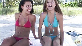 Dreier Outdoor-Blowjob mit Magic Asian Pussy