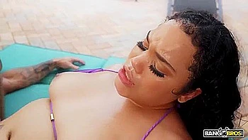 Gem Jewels e Gi Joey fodem bunda preta grande