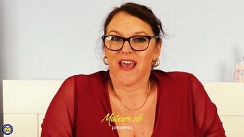 Трахни зрелую мамку Кэрол Браун с огромной грудью