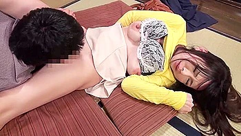 Milf asiática calva follada duro con corrida interior