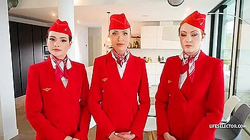 Três comissárias fodidas forte - teens japonesas