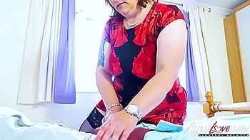 Milf peituda fode forte com o pau grande do faz-tudo