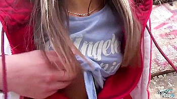 Heiße russische Teen Gina Gerson draußen gefickt