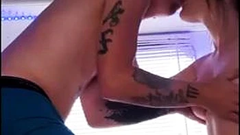 Milf se fait creampie en levrette, suce et se fait lécher fort