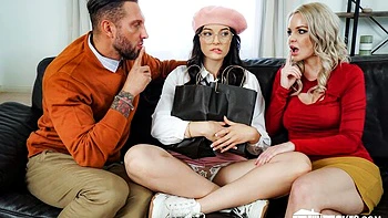Foda missionária dura com Carina Blair e Khloe Love
