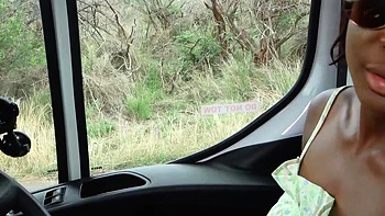 Namorada ebony amadora leva pau forte na buceta