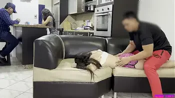 Hermosa Sobrina es Follada por su Propio Tio Al Frente de sus Representantes - Ayúdenme mi Tio se Esta Aprovechando de mi