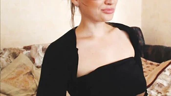Garota tímida se masturbando com brinquedos no Bonga Cams