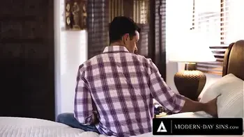 MODERN-DAY SINS - PAWG Wife Bella Rolland Almost Caught Her Sneaky Husband With Mistress Jewelz Blu!