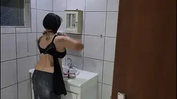 Friends with gave me a blowjob while she pee and i cummed all over her tight pussy